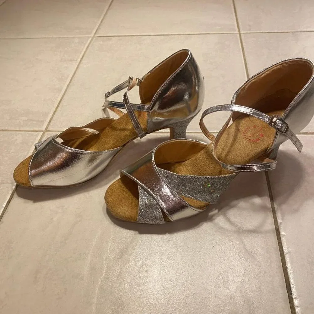 Stylish Women's Ballroom Dance Silver Metallic Glitter Open Toe - Picture 5 of 6